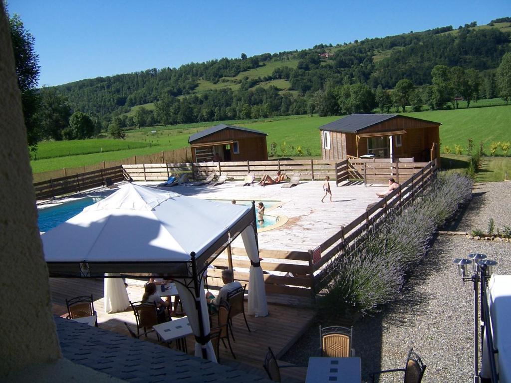 Hotel La Tour Du Loup La Bastide-de-Sérou Exterior foto